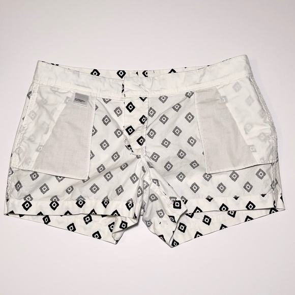Old Navy Geometric Chino Shortie Shorts Black White Women’s 10 EUC - Picture 9 of 16